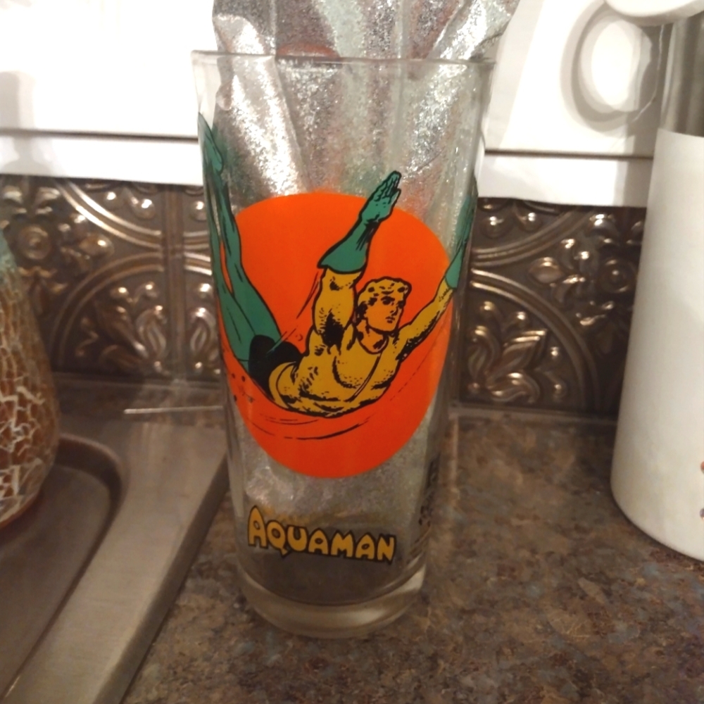 1976 Aquaman edition glassware